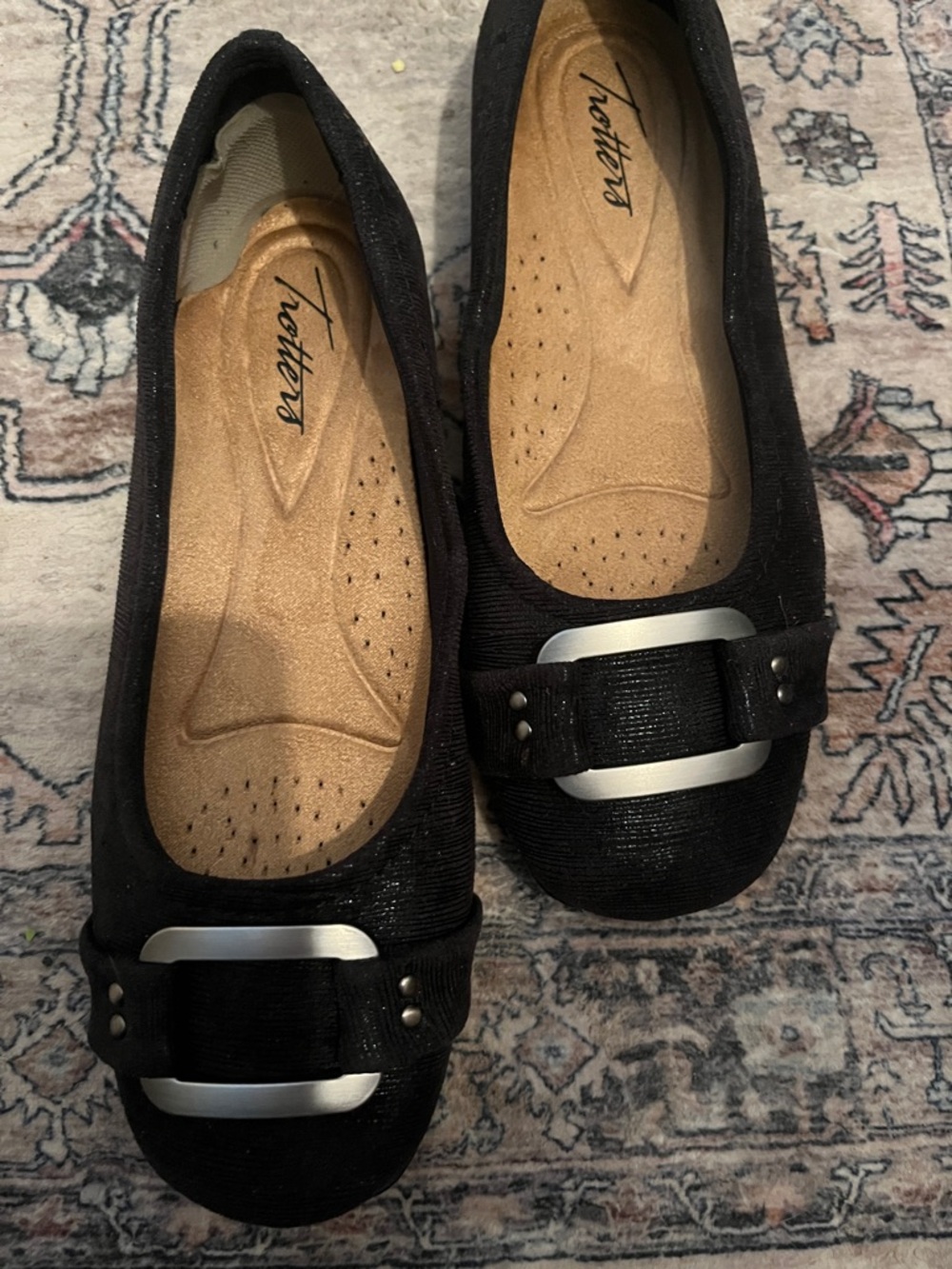 Women's TROTTERS SIZE 6 Black Ballet Flats with Silver Buckle